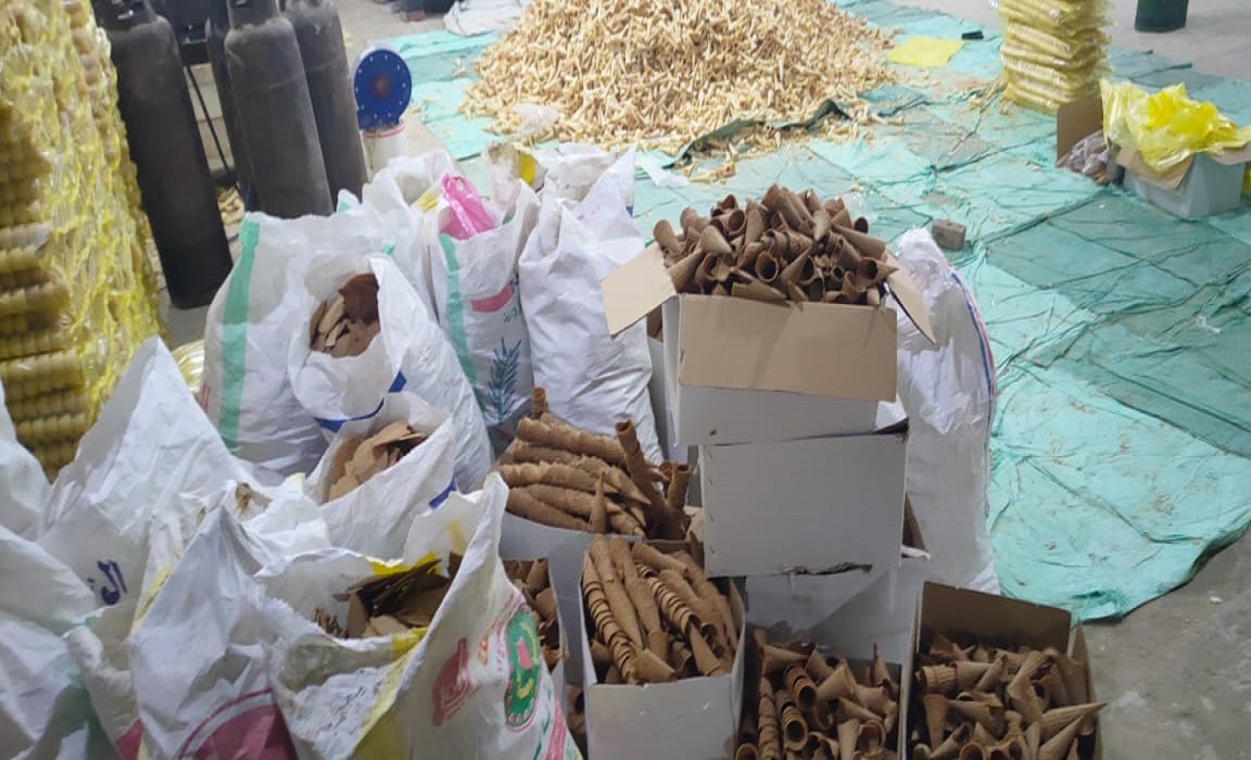 الصحة تضبط مصنع بسكويت بدون ترخيص